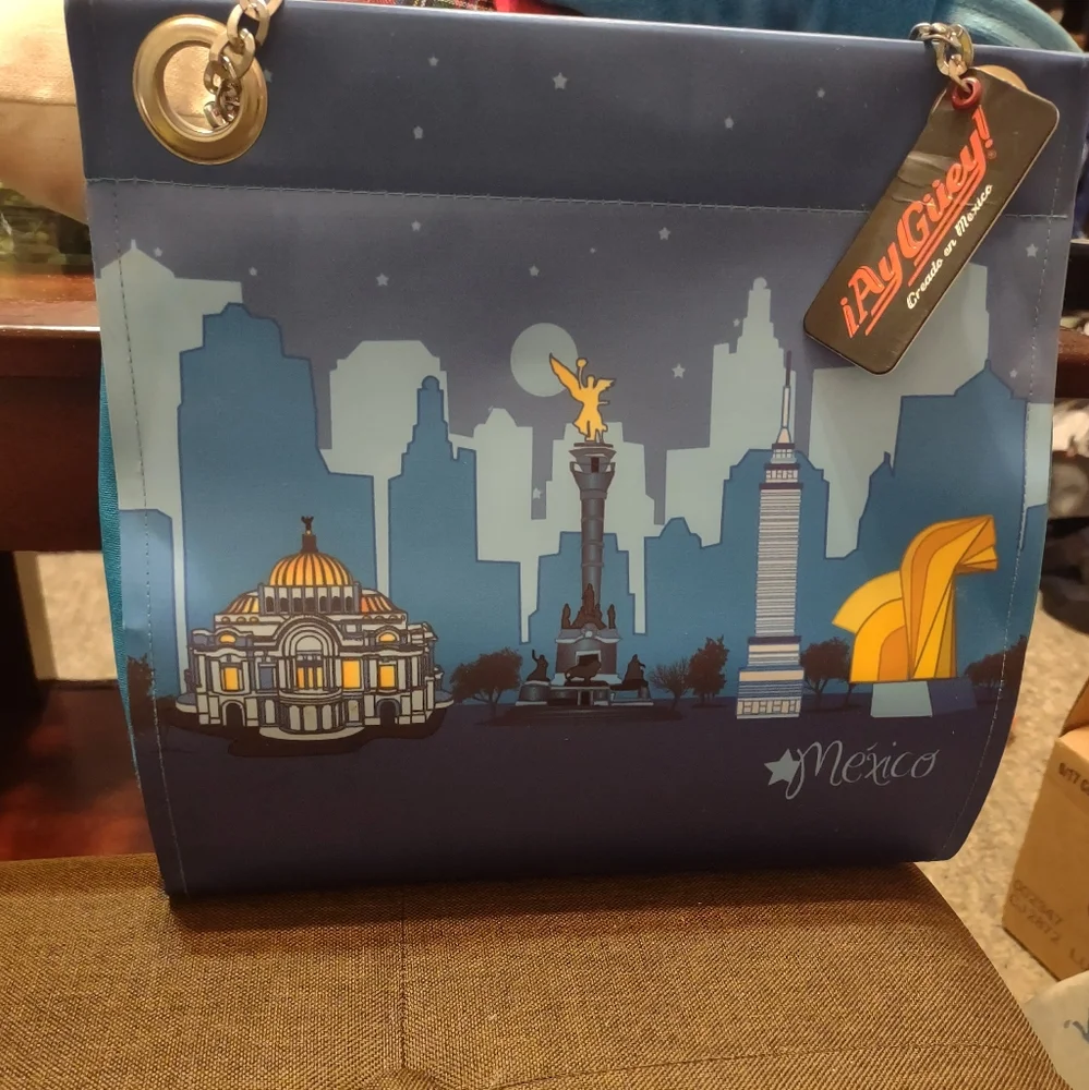 Woman's Handbag - Picture 2 of 3